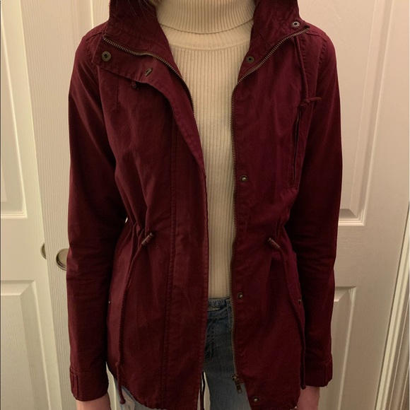 Adjustable Drawstring Utility Rain Jacket - Picture 7 of 8